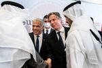 Israels udenrigsminister Yair Lapid og USAs Antony Blinken mødes med deres kollega fra Bahrain, Abdullatif bin Rashid al-Zayani, og Emiraternes Abdullah bin Zayed Al Nahyan ved det israelsk-arabiske møde i Negev-ørkenen.
 Foto: Pool/Ritzau Scanpix