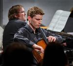 Andreas Brantelid med celloen tog opmærksomhed i front , men bag ham var Christian Ihle Hadland den perfekte kammermusikpartner. Foto: Heine Pedersen