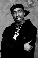 Tupac Shakur var ikke bare verdensberømt rapper. Han var også digter, og studerede på et tidspunkt kunst og skuespil på Baltimore School for the Arts. Og allerede som 11-årig 'debuterede' han som lyriker med en lille hæftet digtsamling, som han sendte til sine familiemedlemmer i fængsel. Den er nu blevet solgt på auktion.  Foto: Pat Johnson/Ritzau Scanpix
