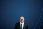 Tysklands forbundskansler Olaf Scholz fylder for lidt i kampen for at få mere effektive sanktioner mod russerne og mere hjælp til ukrainerne, mener den britiske regering ifølge kilder i London. Foto: Pool/Ritzau Scanpix