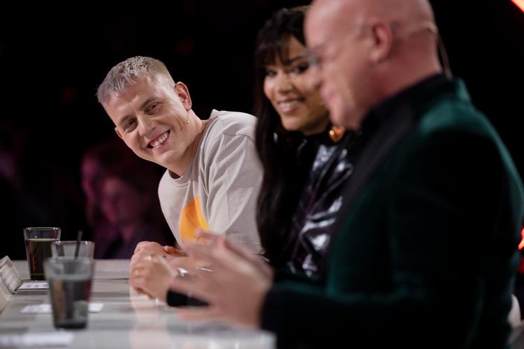 Måden at synge et ord på - hvad enten det er et 'men', et 'eller' eller et 'og', som bl.a. 'X Factor'-dommer Martin Jensen (tv.) gør - er blevet udbredt de senere år. Foto: Thomas Borberg