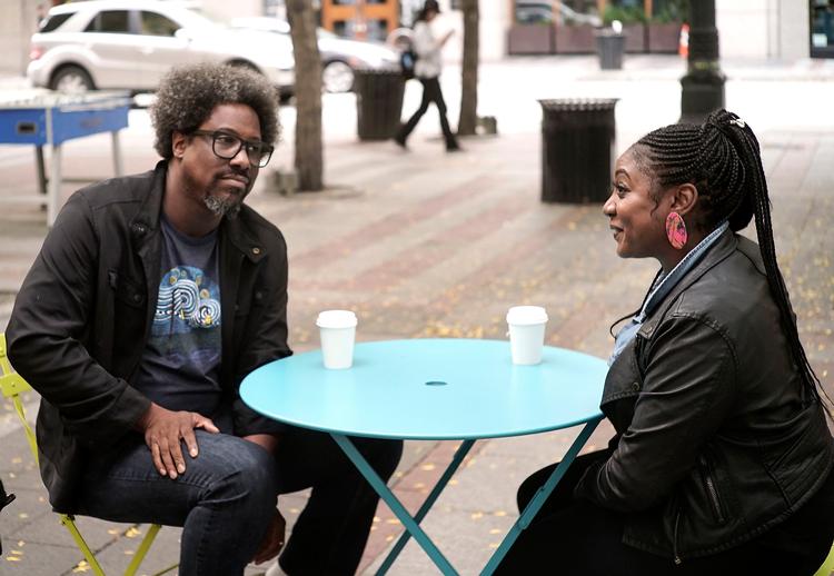 Komikeren og journalisten Kamau Bell møder i programmet om de venstreorienterede hvide i Seattle blandt andet Alicia Garza, stifteren af borgerrettighedsorganisationen Black Lives Matter.  