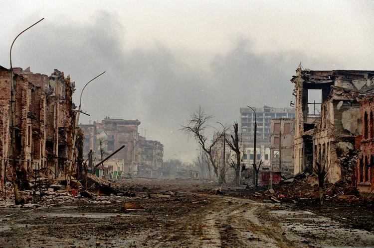  Centrum i den tjetjenske hovedstad, Grosnyj, da Putin 6. februar 2000 erklærede, at hans militære operation for at befri byen var slut.
 Foto: Dmitry Belyakov/ASSOCIATED PRESS