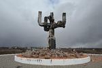 Et monument i byen Kharkiv, der markerer ofrene for holocaust, står beskadiget efter russiske angreb.  Foto: Sergey Bobok/Ritzau Scanpix