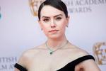 Allerede mens hun gik i skole, fik Daisy Ridley fra London undervisning i dans, drama og sang. Her ses hun ved den britiske Baftauddeling tidligere i år.  Foto: Vianney Le Caer/Ritzau Scanpix