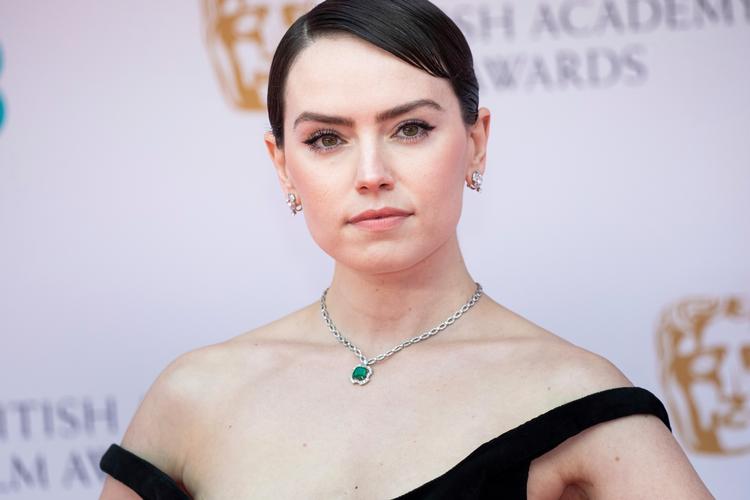 Allerede mens hun gik i skole, fik Daisy Ridley fra London undervisning i dans, drama og sang. Her ses hun ved den britiske Baftauddeling tidligere i år.  Foto: Vianney Le Caer/Ritzau Scanpix