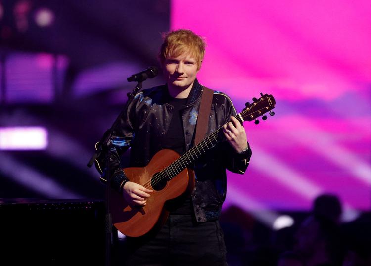 Ed Sheeran på scenen ved Brit Awards i London i februar 2022. Foto: Peter Cziborra/Ritzau Scanpix