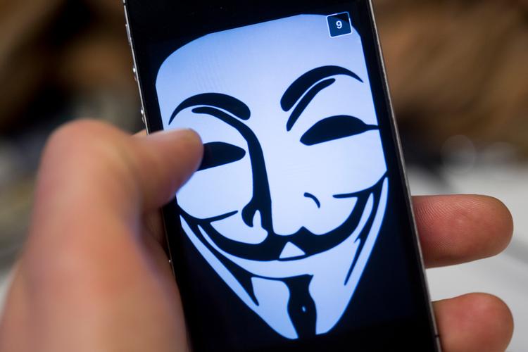 Med oversætter-servicen deepl.com og 1920.in kan vi alle sammen skrive til russerne på russisk og sende beskeder via email, sms eller chatapp. Foto: Janus Engel