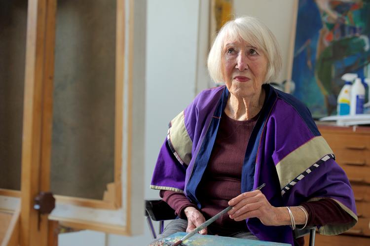 Helle Thorborg har gennem karrieren bl.a. illustreret adskillige digtsamlinger, lavet udsmykninger og stået for scenografi til Folketeatret.  Foto: Torben Glarbo 
