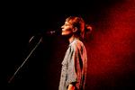 Få kan som norske Jenny Hval synge om copyright, som om det er et sjæleligt anliggende. Koncerten med hende på Bremen var først og fremmest opløftende pop. Foto: Jacob Ehrbahn
