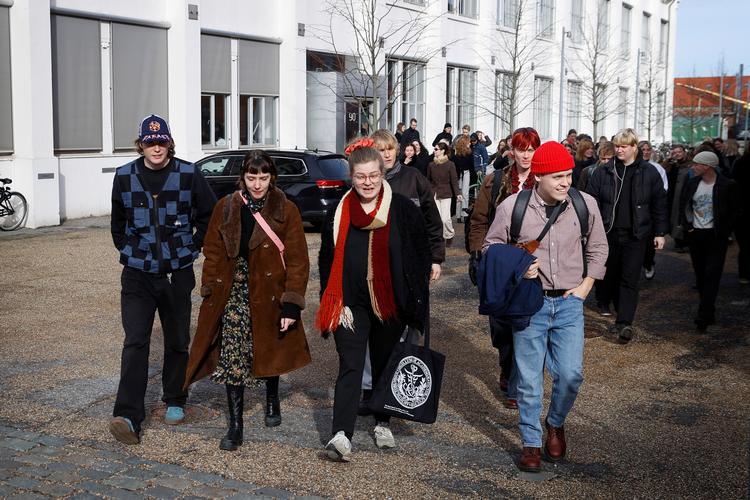 I februar begyndte uroen på Det Kongelige Akademi i København, hvor de studerende demonstrerede imod skolens akademiske udvikling. Siden er de blevet bakket op af undervisere fra skolen og studerende fra Designskolen Kolding.  Foto: Jens Dresling