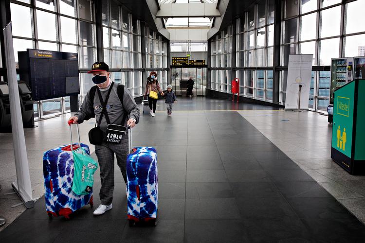 Under corona har der været langt mellem de rejsende i Københavns lufthavn, men nu er passagererne på vej tilbage. Foto: Martin Lehmann