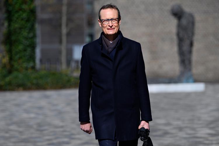 Henrik Studsgaard, der var departemenstchef i Fødevareministeriet, da regeringen besluttede at slå alle mink ihjel, på vej til afhøringen fredag. Foto: Philip Davali/Ritzau Scanpix