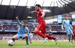Der var masser af god underholdning, da Manchester City, her Bernardo Silva (tv.), og Liverpool med Mohamed Salah indtog Etihad Stadium i Manchester til forårets største kamp i Premier League.  Foto: Carl Recine/Ritzau Scanpix