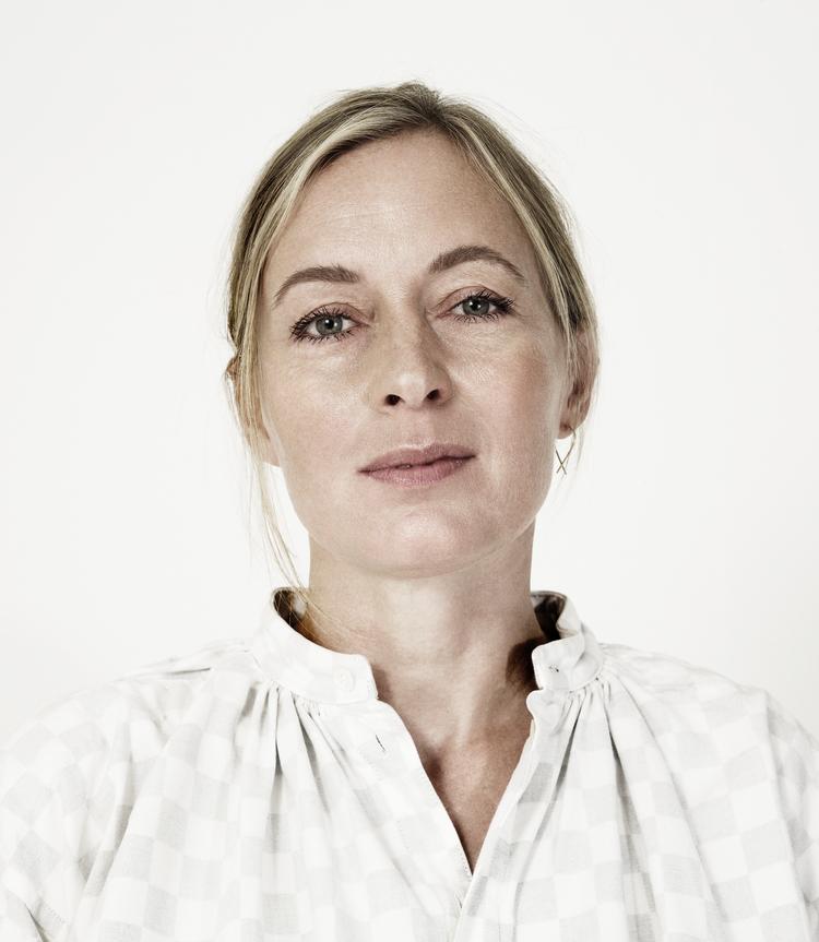 Cecilie Manz står bag f.eks. B&amp;O-højttaleren Beoplay og lampeserien Caravaggio, der bl.a. hænger i private hjem og på restauranter kloden rundt Foto: Casper Sejersen