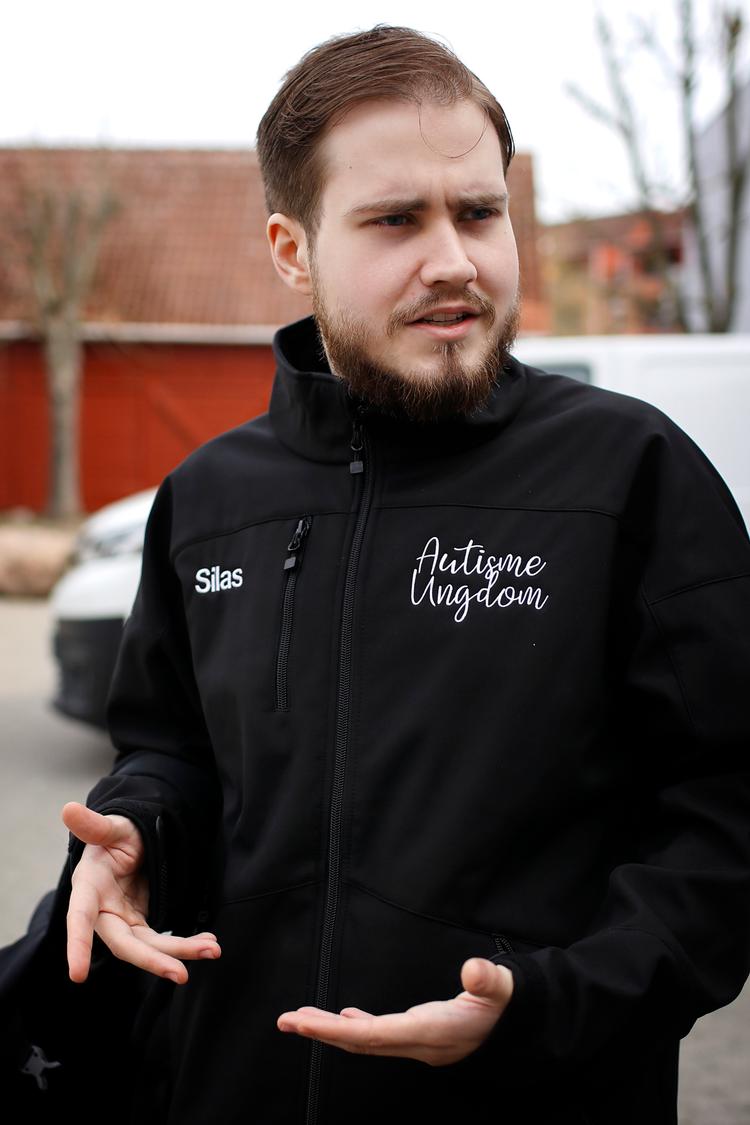 Silas Dam mener, at regeringen var klar over, at den ville tabe sagen ved domstolen i Strasbourg, og det ville ikke se godt ud. Så var det nemmere for regeringen at gøre indrømmelser, siger Silas, der her er fotograferet på Nørrebro, hvor han arbejder for Autisme Ungdom.  Foto: Jens Dresling