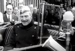 Christian 10. ses her siddende i bilen ved besøg på dyrskuet på Bellahøj i juni 1946. Kongen kunne ikke længere gå, men han kunne smile. Filmklip fra www.kulturarv.dk. Stillfoto Kenn Tarbensen