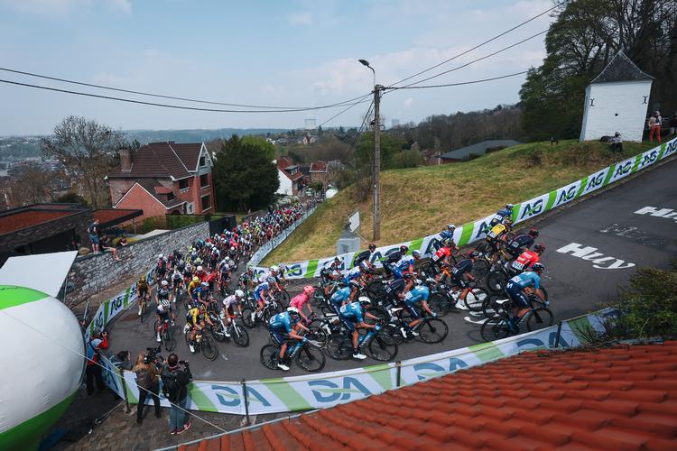 Den åndeløst stejle Mur de Huy ventes atter at blive altafgørende 
 i dagens Flèche Wallonne. Foto: A.S.O./A. Vialatte.
 