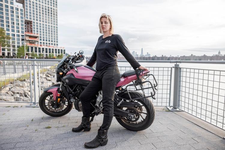 Forfatter Torrey Peters er transperson og har solgt omkring 2 millioner kopier af bogen 'Detransition, Baby', der beskriver transmiljøet i New York. Hun gæster Louisiana Literature i august. Foto: Alexander Sjöberg