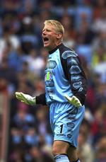 Peter Schmeichel i sin debut for Aston Villa i 2001. Opholdet varede kun til året efter. Foto: Kim Agersten/Ritzau Scanpix