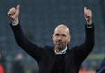 Her ses Erik ten Hag triumfere efter en Champions League-kamp i spidsen for Ajax. Det er også i den største europæiske klubturnering, Manchester United ser sig selv som en udfordrer til titlen.  Foto: Wolfgang Rattay/Ritzau Scanpix