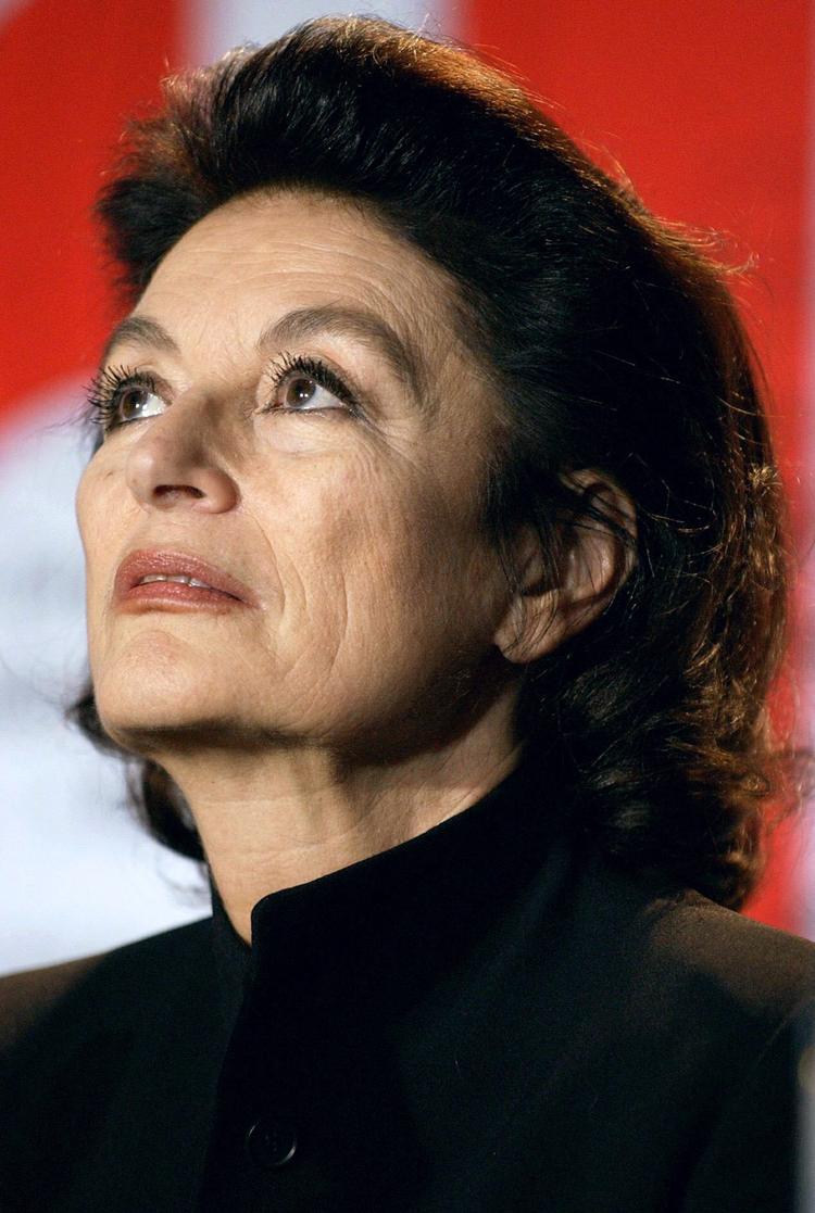 Med sine rene linjer, rekordhøje kindben og fuldstændig lige næse var Anouk Aimée som født til det store lærred.  Foto: Andreas Altwein/Ritzau Scanpix