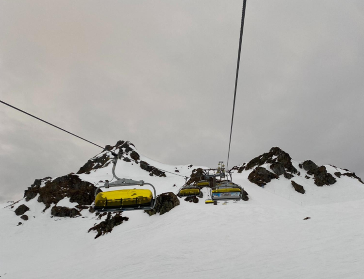 I Obertauern er der få på pisterne i ydersæsonen og kort ventetid ved liften. Foto: Eva Holtegaard-Kasler