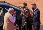 Mette Frederiksen besøgte Indien i oktober sidste år, hvor hun blev modtaget af landets premierminister, Narendra Modi, som nu kvitterer med et besøg i Danmark i næste uge.  Foto: Manish Swarup/Ritzau Scanpix