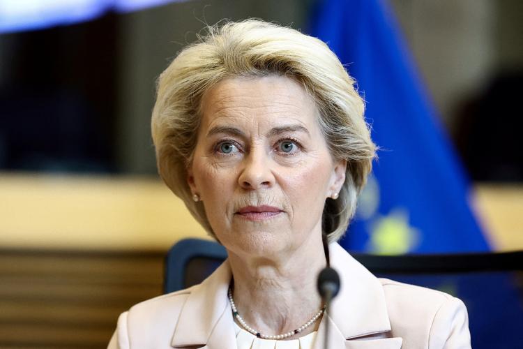 Ursula von der Leyen siger, at europæere kan være trygge ved, at EU står sammen og i solidaritet med de berørte medlemslande. Foto: Pool/Ritzau Scanpix