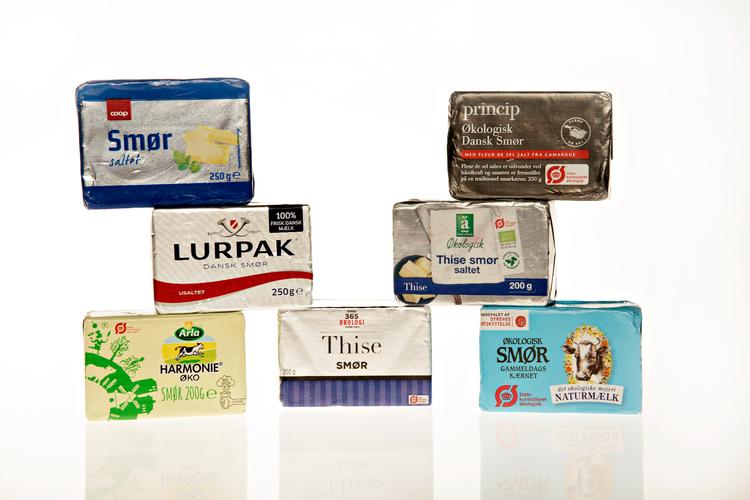 Slagtilbud på populære varer skal lokke os ind til supermarkedernes varer. For blot et par uger siden var der brat prisfald på økosmør, så en pakke kun kostede en 20’er selv hos Irma, som man uden fare for at fornærme nogen kan sige, ellers ikke er førende på discount.  Foto: Jacob Ehrbahn