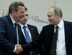Da Schröder tabte kanslerposten til Angela Merkel, ringede Putin og tilbød ham en topstilling i Nord Stream, det russiske selskab bag gasledningen. Det takkede ekskansleren ja tak til. Foto: Grigory Dukor/Ritzau Scanpix