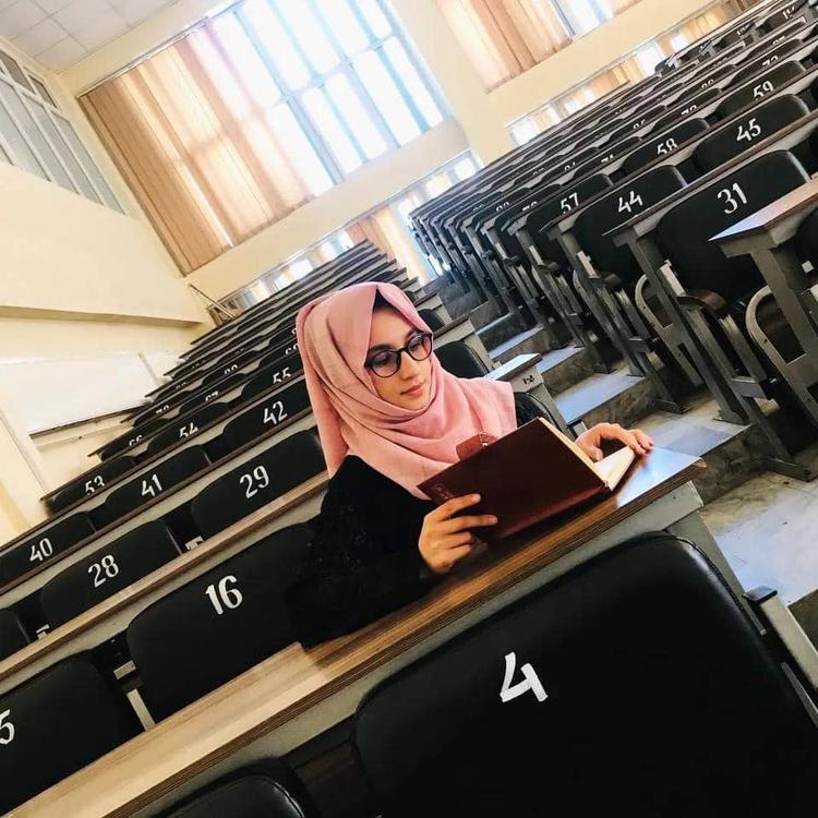 Rohina Popal læser medicin på Kabul Universitet.  Foto: Privatfoto