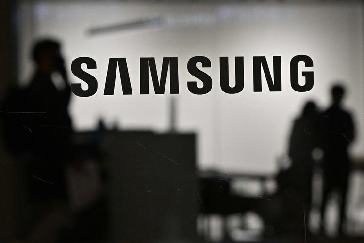 Blandt andet på sociale medier har Samsung fået massiv kritik for ny reklame. Foto: Jung Yeon-je/Ritzau Scanpix