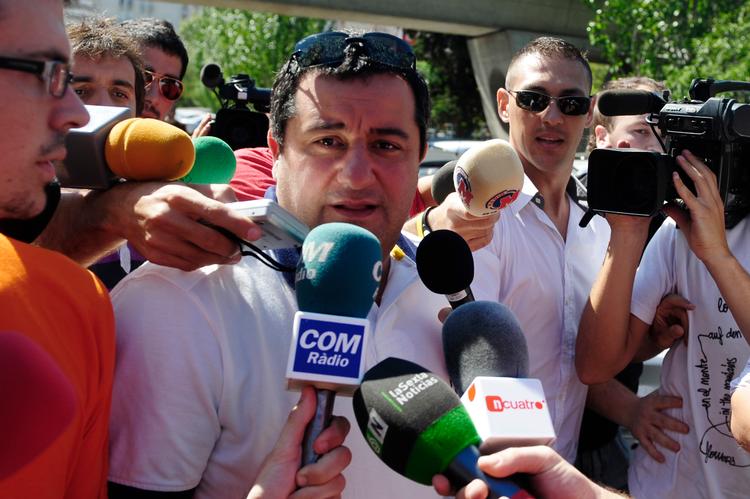 Mino Raiola, berygtet fodbold med Zlatan, Pogba og andre topspilleres i stalden,  nåede i kort tid at være meldt død, også på danske netmedier - indtil han tweetede, at han er særdeles levende og godt træt af at læse om sin egen død. (AP Photo/Manu Fernandez) Foto: Manu Fernandez/ASSOCIATED PRESS