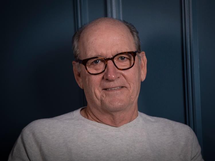 Richard Jenkins har spillet over 100 film- og tvroller, siden han debuterede i 1974. Alligevel kan han stadig gå på gaden uden at blive genkendt. Her ses han i 2021, hvor han havde den mandlige hovedrolle i det psykologiske familiedrama 'The Humans'. Foto: Andy Kropa/Ritzau Scanpix