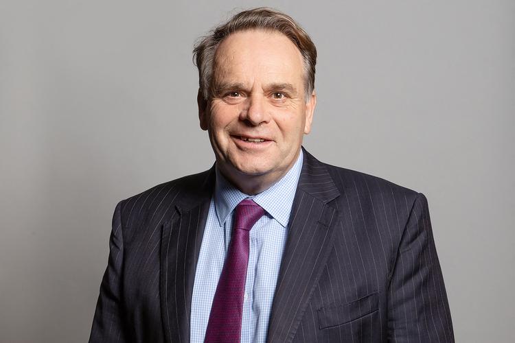 Neil Parish, britisk parlamentsmedlem, levede en upåagtet tilværelse på tinge i 12 år, inden han blev afsløret i at sidde midt i salen og kigge på porno på sin telefon.  AFP PHOTO / RICHARD TOWNSHEND /UK Parliament"   Foto: Richard Townshend/Ritzau Scanpix