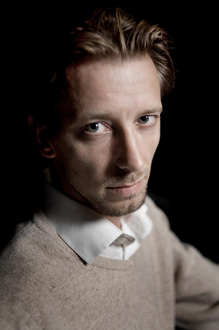 Dramatiker Andreas Garfield, 45,  er aktuel med 'Ugens Rapport' på Det Kgl. Teater, hvor anarkistisk mandebladshørm ellers er en sjælden gæst.   Foto: Martin Slottemo Lyngstad