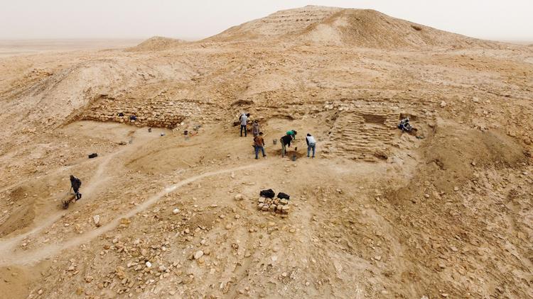 På sin arkæologiske rundrejse i Irak besøgte Jim Fitton oldtidsbyen Eridu, der blev grundlagt ca. 5.400 f.Kr. Foto: Alaa Al-marjani/Ritzau Scanpix