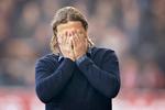 De resterende runder af superligasæsonen tegner så spændende, at FCM-træner Bo Henriksen måske dårligt tør se dem. Foto: Jens Dresling