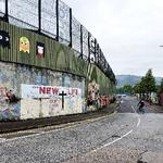 Dette fredshegn i Belfast adskiller et protestantisk kvarter fra et katolsk.  Foto: Nilas Heinskou