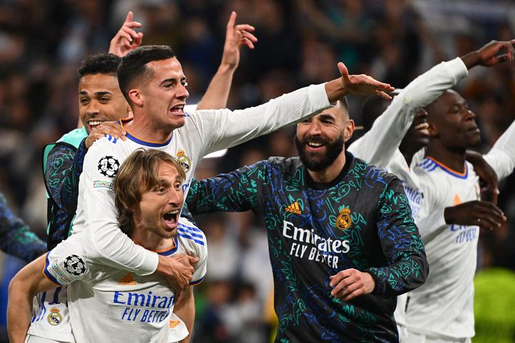 Real Madrid leverede et forbløffende comeback, da de slog Manchester City i semifinalen af Champions League. I finalen møder spanierne Liverpool fra England, der også er berygtede for mirakuløse genopstandelser. Det fik Real-træner Carlo Ancelotti at føle i 2005, da han var træner for AC Milan. Her vendte englænderne 0-3 til en Champions League-sejr. Foto: Gabriel Bouys/Ritzau Scanpix
