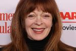 Frances Fisher bruger gerne gallapremierer og lignede begivenheder til at reklamere for sager, hun kæmper for. En overgang så man hende i t-shirt med teksten »Stand up for something«. Her ses ved en prisfest i Beverly Hills i 2019. 

	
 Foto: Mark Von Holden/Ritzau Scanpix