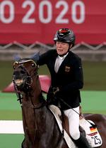Tyske Annika Schleu var i tårer, da hun havde omsat en olympisk guldmedalje til en shitstorm efter hendes hårdhændede behandling af den vrangvillige hest Saint Boy ved OL i Tokyo sidste sommer. Foto: Ivan Alvarado/Ritzau Scanpix