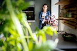Signe Lund Christensen besluttede for to år siden, at hun og resten af familien højst skulle have kød på madplanen én gang om ugen Med de stigende priser, kan det være, at køddagene helt forsvinder. Foto: Mads Nissen/POLITIKEN