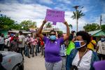 Det førte til massive protester, da præsidenten for det haitianske fodboldforbund, Yves Jean-Bart, i 2020 blev anklaget og senere sendt i livstidskarantæne af Fifa i forbindelse med en række hårrejsende anklager om seksuelt misbrug.  Noget tyder på, at de caribiske land endnu ikke er kommet helt tilbunds i den råddenskab, som tilsyneladende gennemsyrer deres fodboldforbund. Foto: Dieu Nalio Chery/Ritzau Scanpix