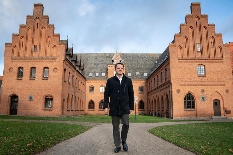 Rektor på kostskolen Herlufsholm, Mikkel Kjellberg, vil afskaffe eller ændre ’usunde’ traditioner efter dokumentar.

 Foto: Tobias Kobborg/Ritzau Scanpix
