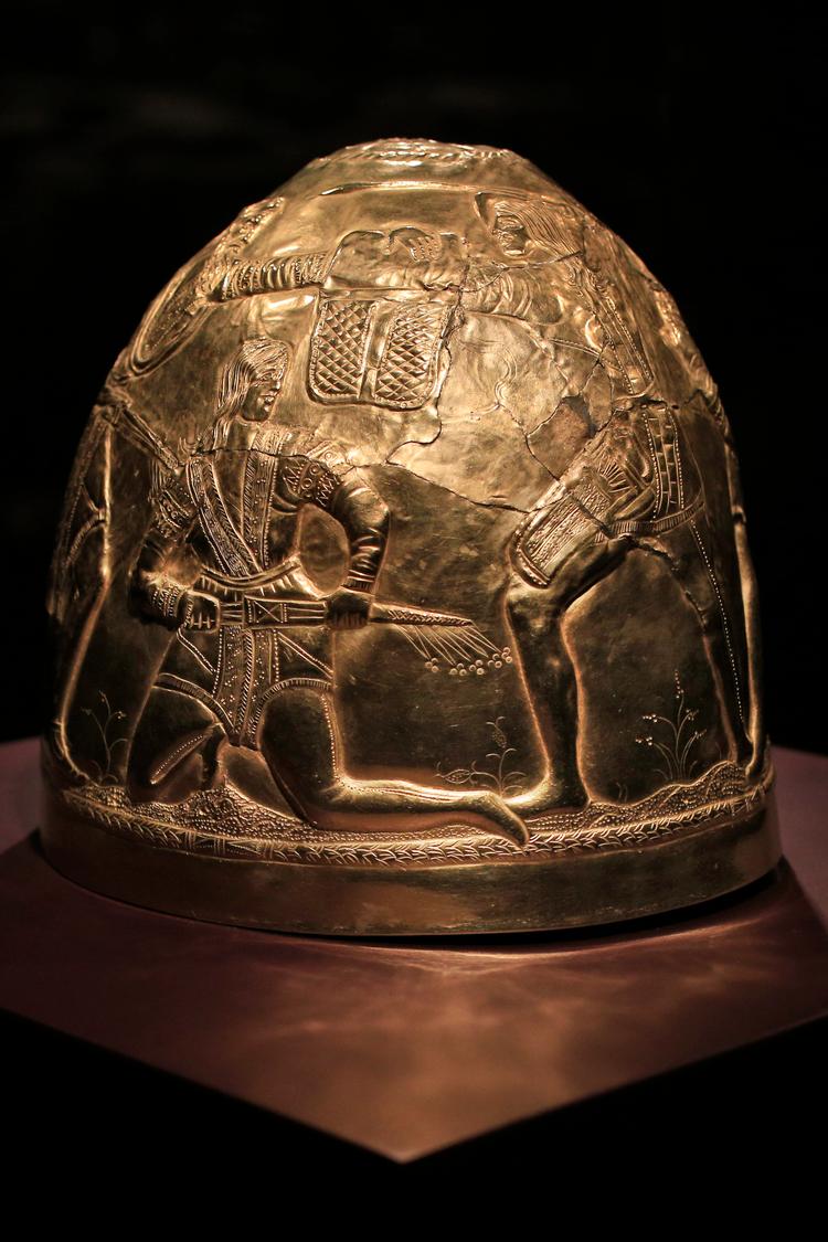 En guldhjelm fra en skytisk kriger fra fjerde århundrede f.Kr. Hjelmen var sammen med en række andre artefakter udstillet i Amsterdam, da Rusland annekterede Krim-halvøen i 2014.  Foto: Pdj Jf**lon**/AP