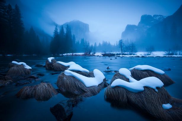 Flodsceneri fra Yosemite National Park Wild, USA. Fotograf Michael Melfords mission er at dele sin glæde over naturen med andre. Håbet er, at mennesket passer bedre på naturen, hvis de har fået øje for underet.
 Foto: Michael Melford courtesy of Vital Impacts
