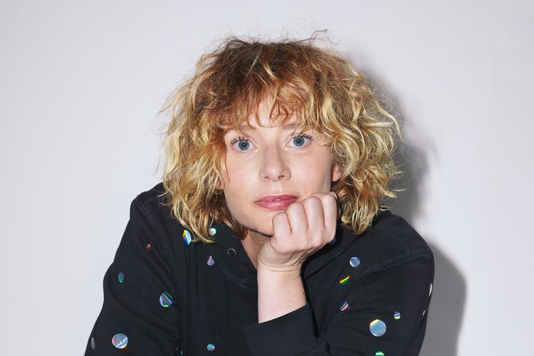 Annika Aakjær, sanger, sangskriver, skuespiller. 