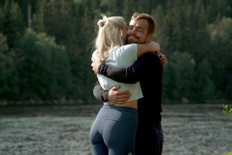Pernille og Andreas aftalte at ville mødes efter hjemkomsten fra Sverige. I realityseriens to ekstra afsnit fik vi at vide, at de efter hjemkomsten er blevet kærester – og tilmed er flyttet sammen.   Foto: Jacob Møller